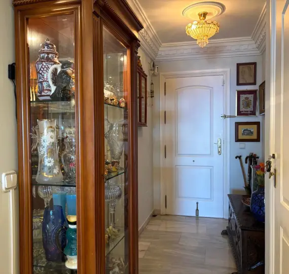 Продажа апартаментов на среднем этаже в Calahonda