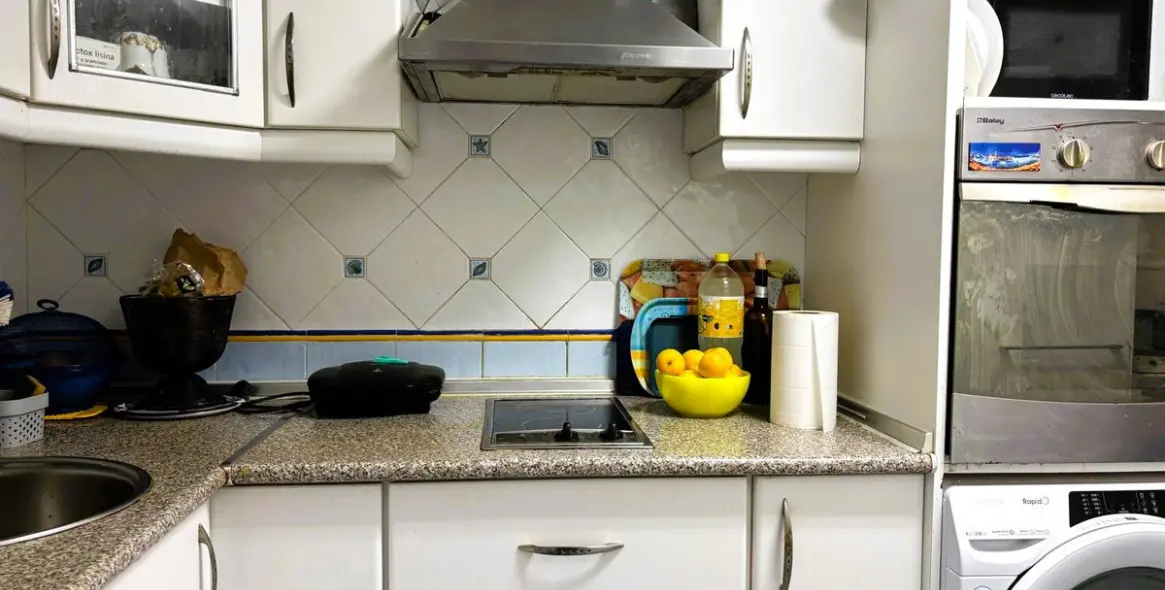 Sale of middle floor apartment in Calahonda 6