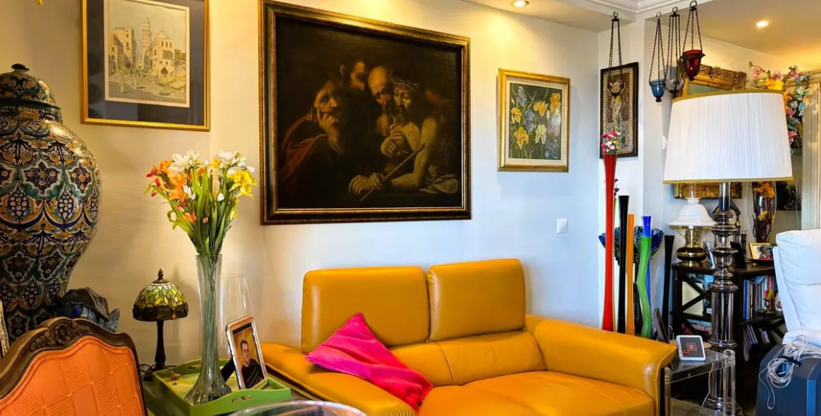 Sale of middle floor apartment in Calahonda 9