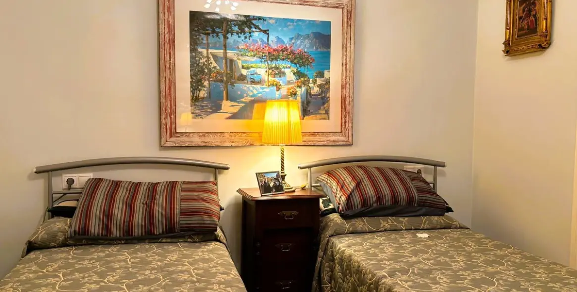 Sale of middle floor apartment in Calahonda 15