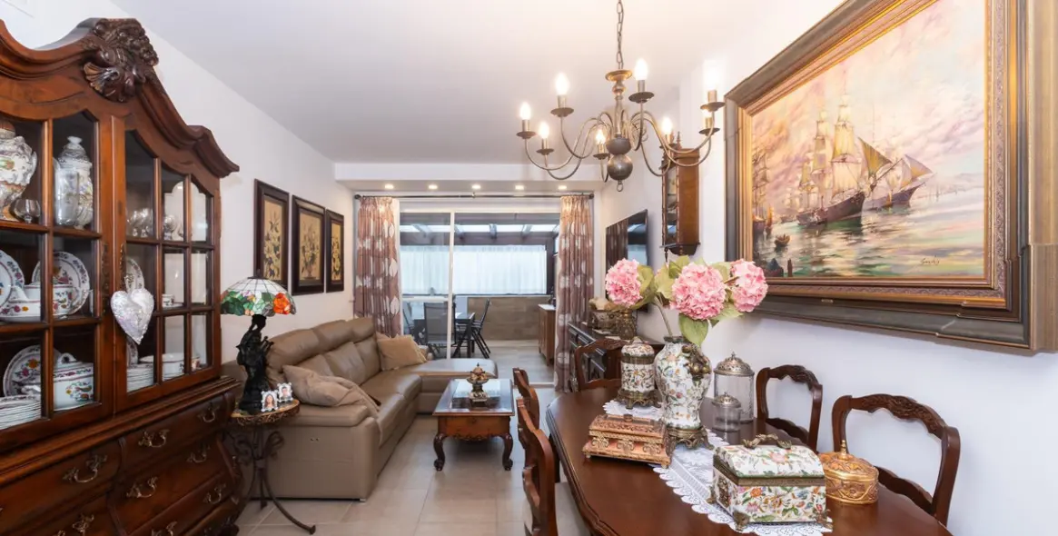 Продажа апартаментов на первом этаже в Estepona 3