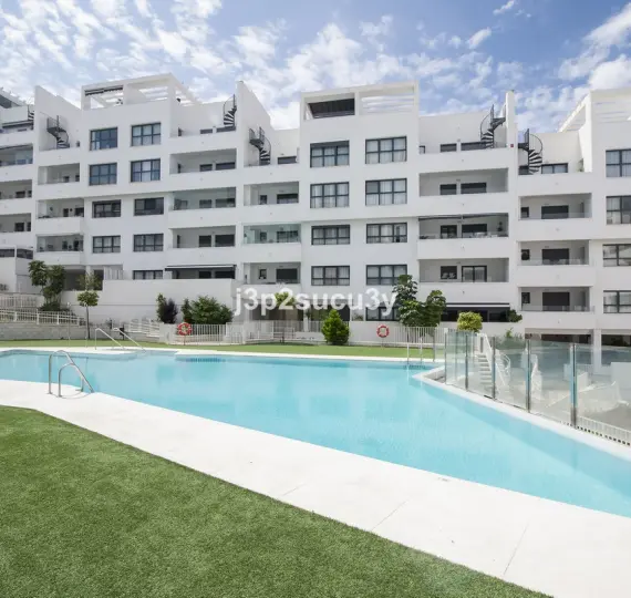 Sale of middle floor apartment in Estepona