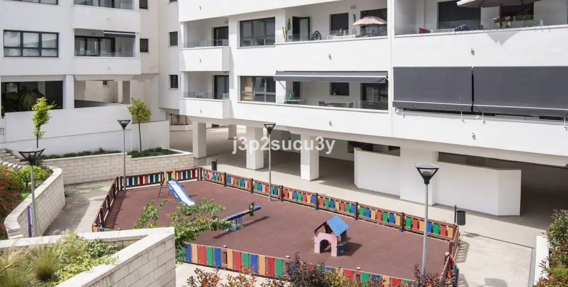 Sale of middle floor apartment in Estepona 4