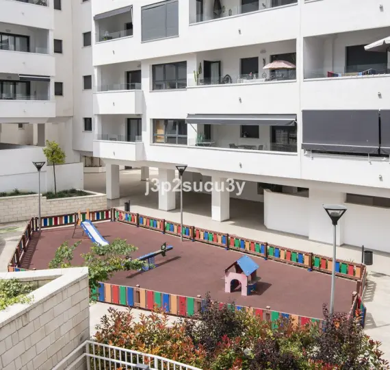 Sale of middle floor apartment in Estepona