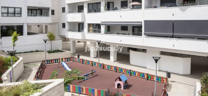 Sale of middle floor apartment in Estepona 3