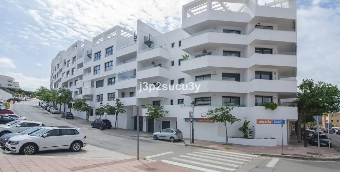 Sale of middle floor apartment in Estepona 5