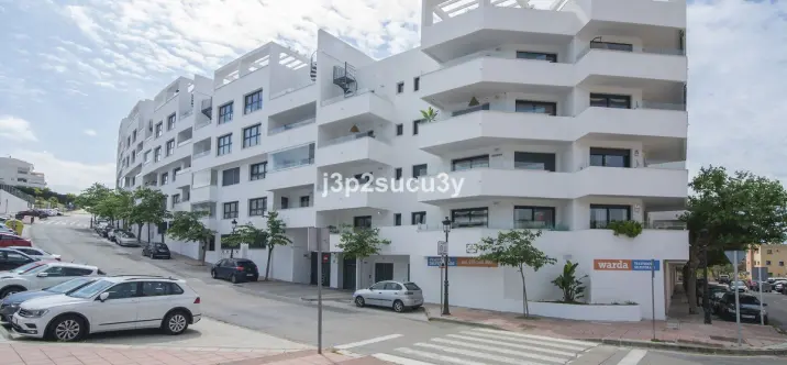 Sale of middle floor apartment in Estepona 4