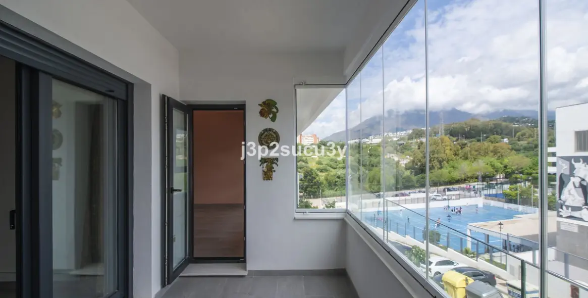 Sale of middle floor apartment in Estepona 11