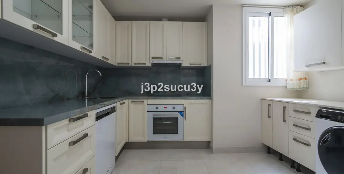 Sale of middle floor apartment in Estepona 13