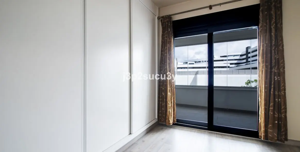 Sale of middle floor apartment in Estepona 17