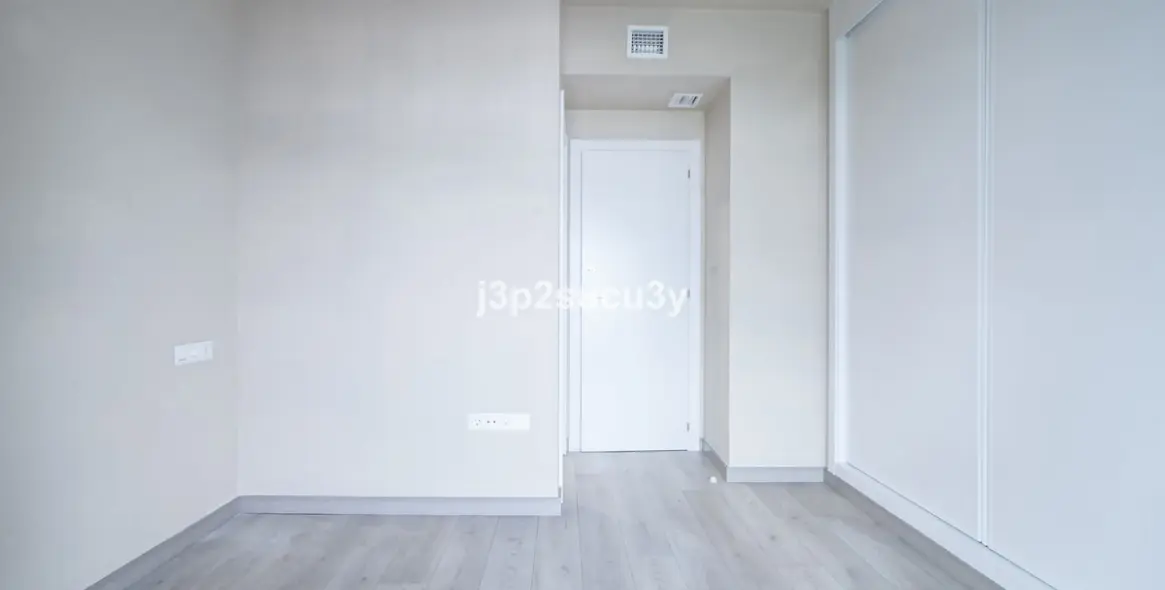 Sale of middle floor apartment in Estepona 18