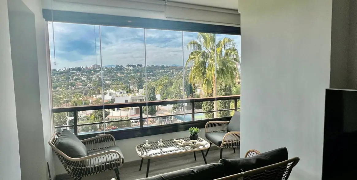 Sale of middle floor apartment in Nueva Andalucía 3