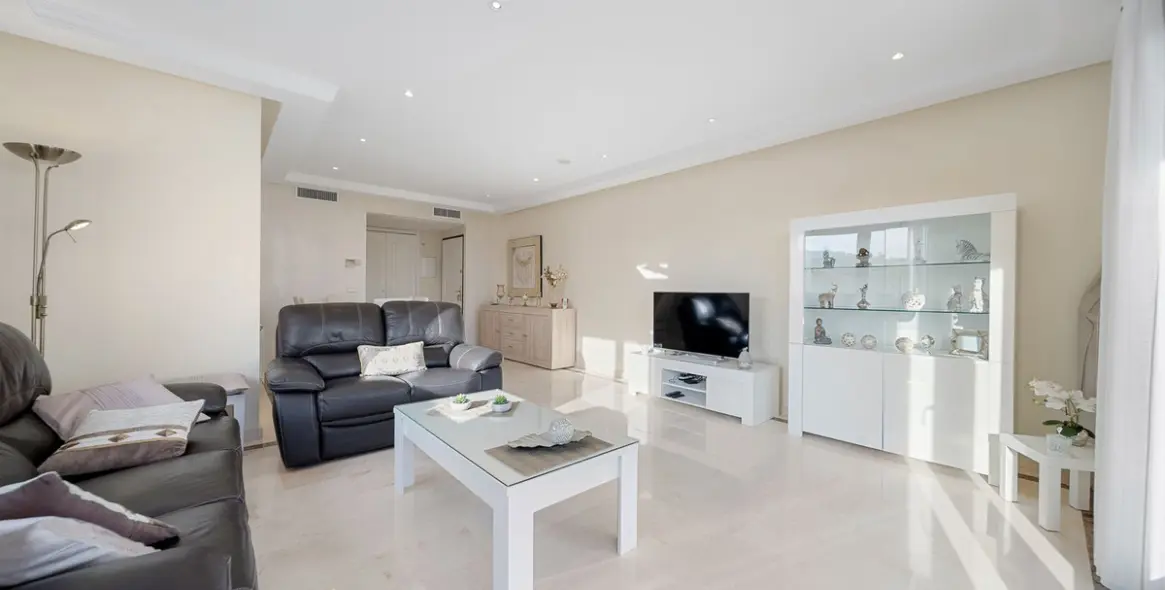 Продажа апартаментов на первом этаже в Casares Playa 6