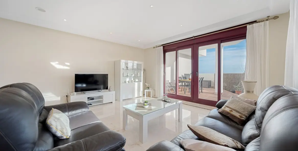 Продажа апартаментов на первом этаже в Casares Playa 7