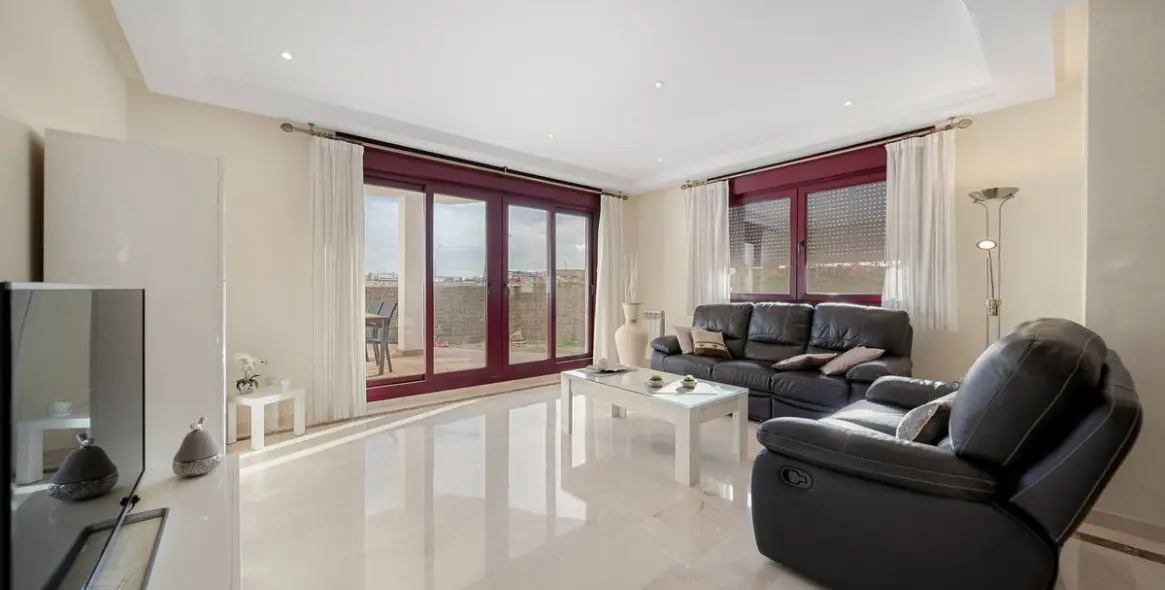 Продажа апартаментов на первом этаже в Casares Playa 9