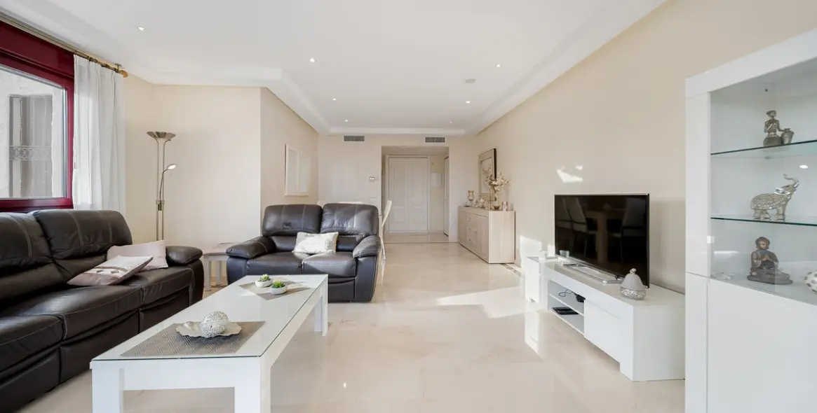 Продажа апартаментов на первом этаже в Casares Playa 10