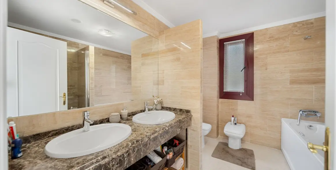 Продажа апартаментов на первом этаже в Casares Playa 19