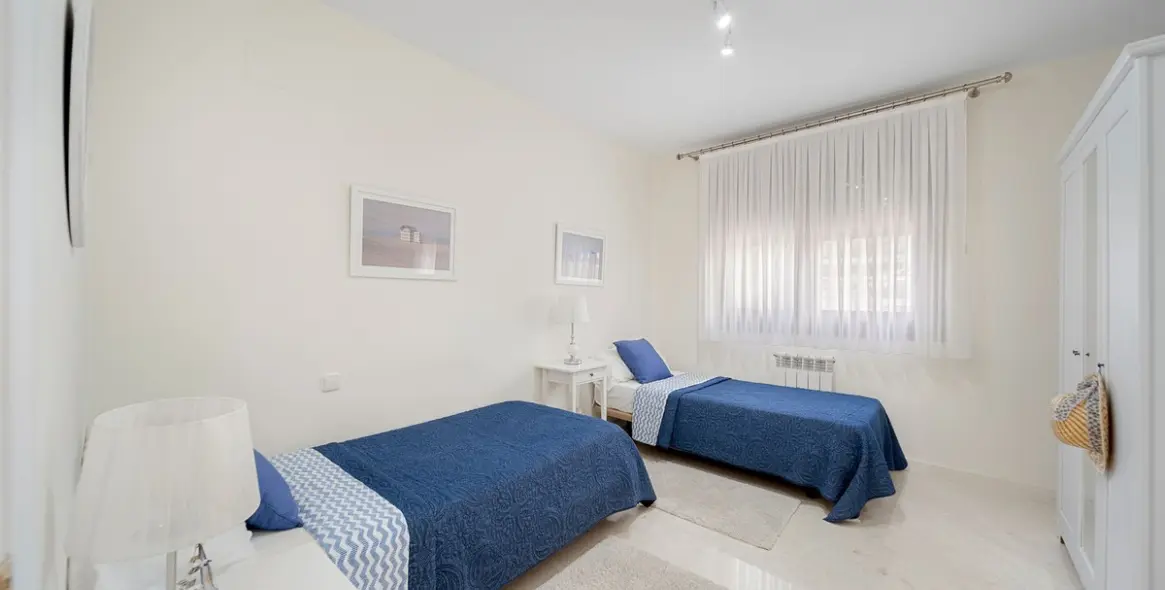 Продажа апартаментов на первом этаже в Casares Playa 20