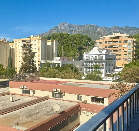 Sale of middle floor apartment in Marbella
