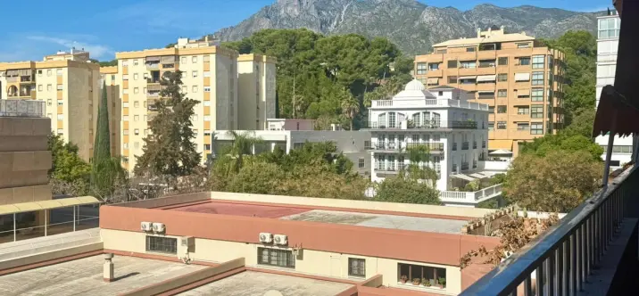 Sale of middle floor apartment in Marbella 0