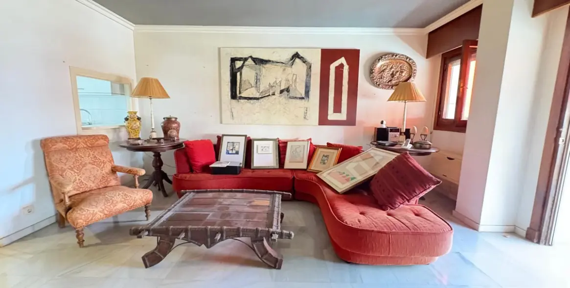 Sale of middle floor apartment in Marbella 3