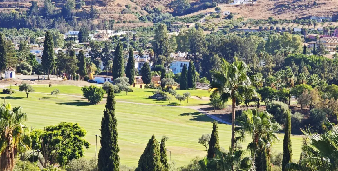 Продажа апартаментов на среднем этаже в Mijas Golf 2