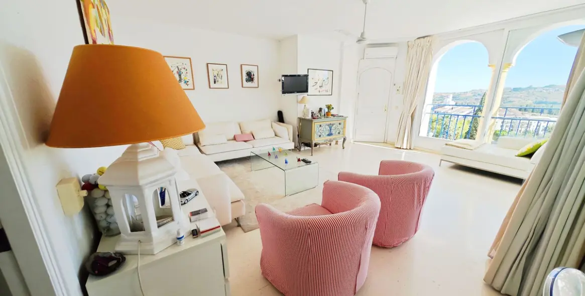 Продажа апартаментов на среднем этаже в Mijas Golf 6