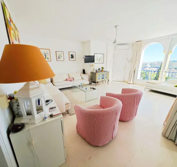 Продажа апартаментов на среднем этаже в Mijas Golf