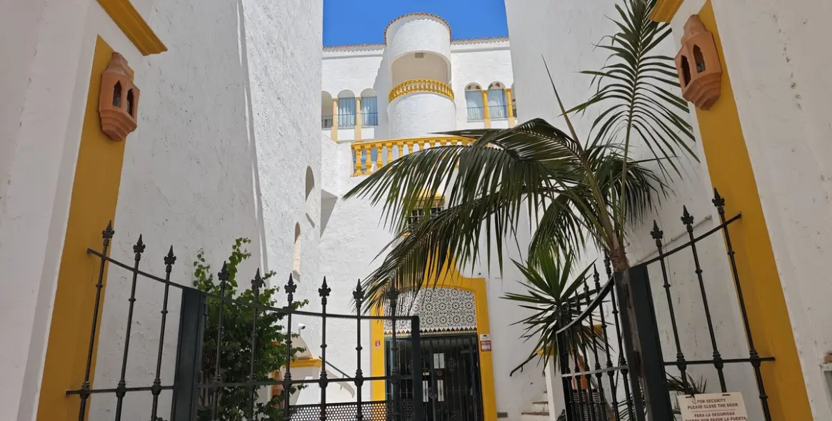 Продажа апартаментов на среднем этаже в Mijas Golf 10