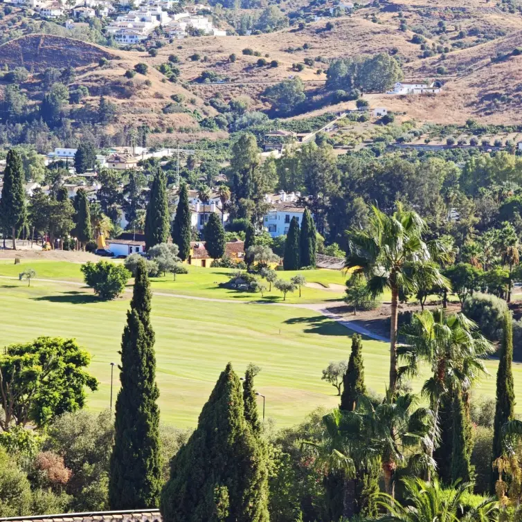 Продажа апартаментов на среднем этаже в Mijas Golf
