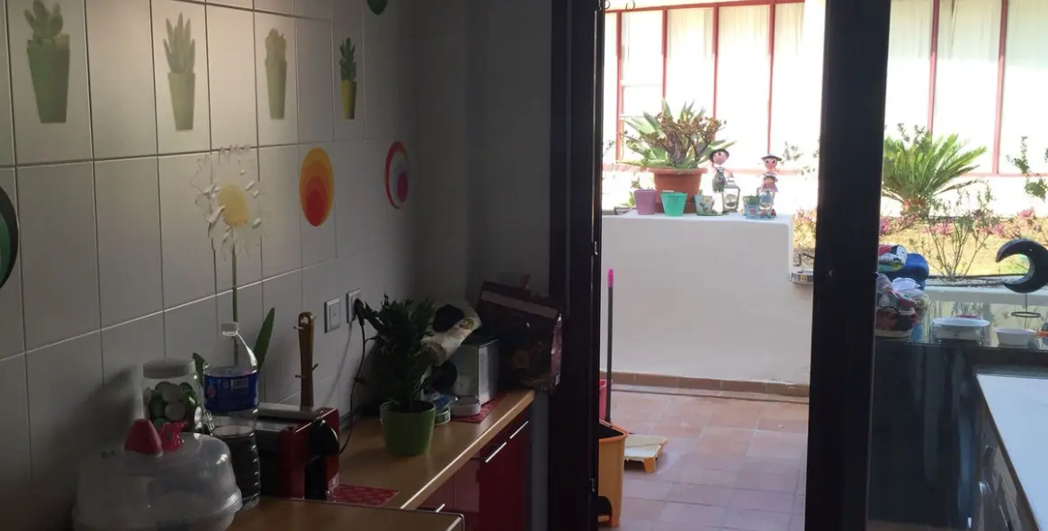 Sale of middle floor apartment in Benahavís 10