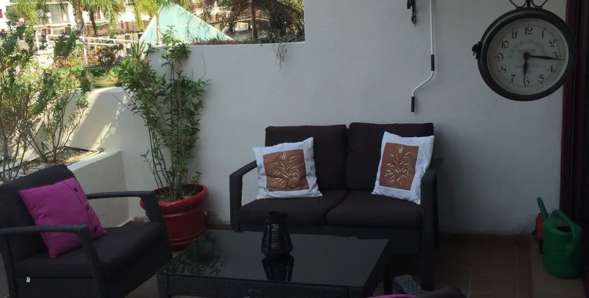 Sale of middle floor apartment in Benahavís 20