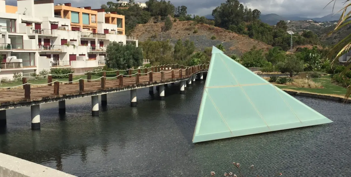 Sale of middle floor apartment in Benahavís 21