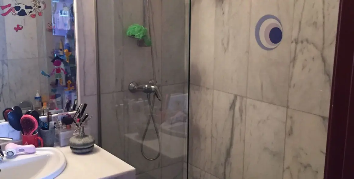 Sale of middle floor apartment in Benahavís 28