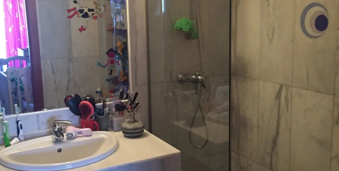 Sale of middle floor apartment in Benahavís 29