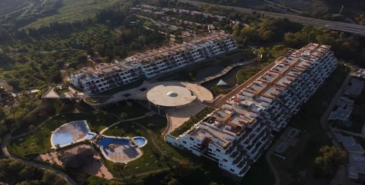 Sale of middle floor apartment in Benahavís 40