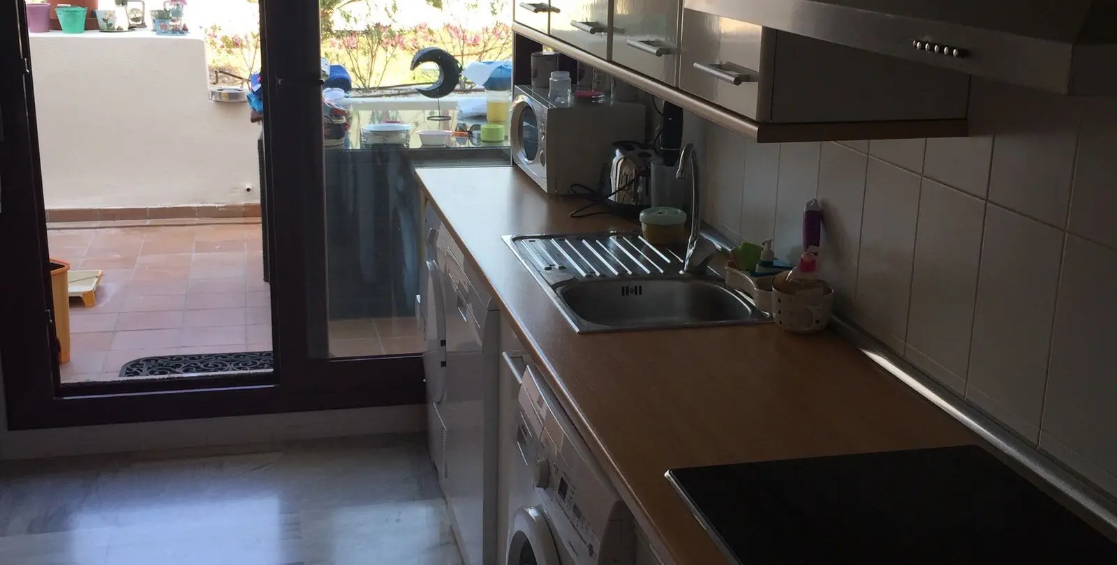 Sale of middle floor apartment in Benahavís 11