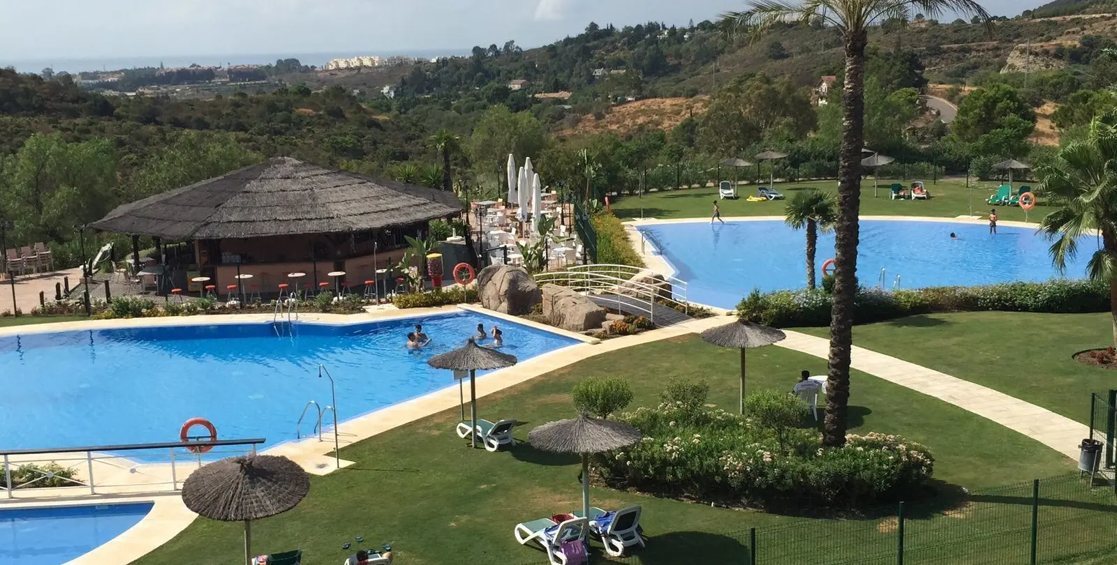 Sale of middle floor apartment in Benahavís 24