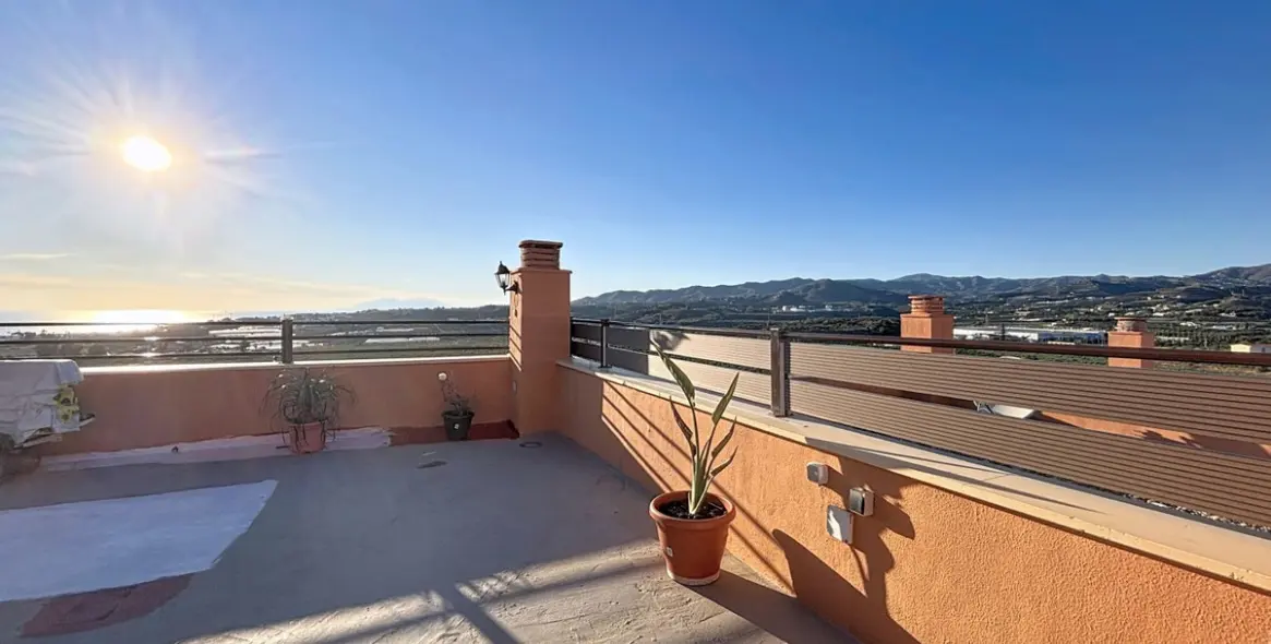 Sale of penthouse in Vélez-Málaga 28