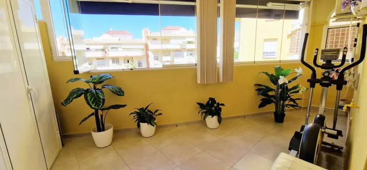 Продажа апартаментов на среднем этаже в Benalmadena 0