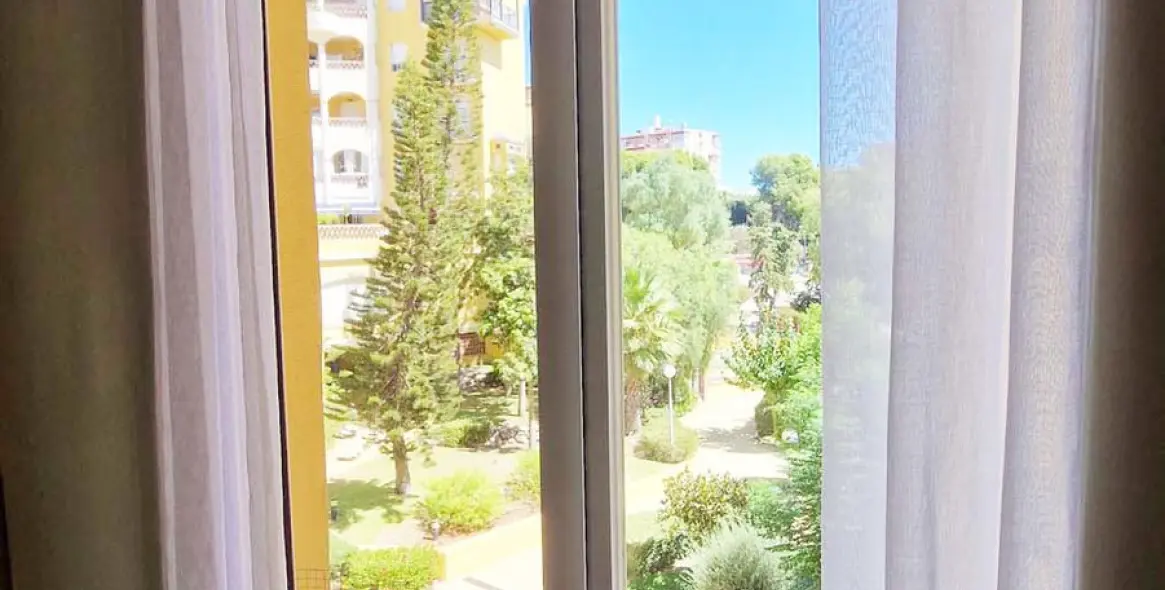 Sale of middle floor apartment in Benalmadena 28