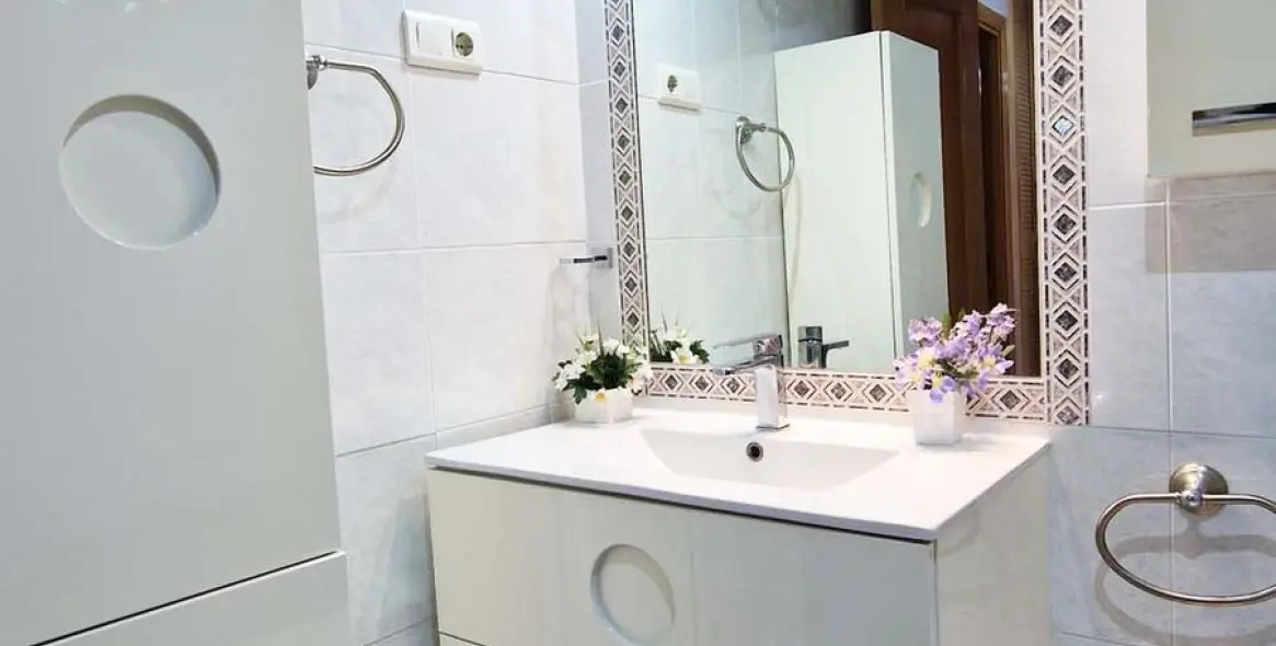 Sale of middle floor apartment in Benalmadena 30