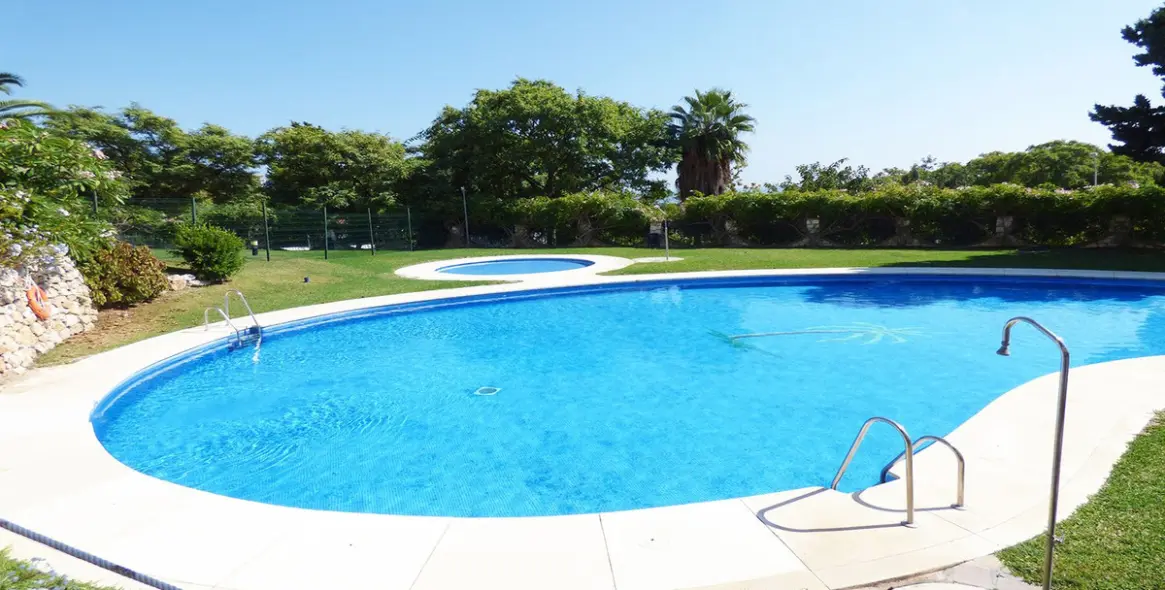 Sale of middle floor apartment in Benalmadena 43