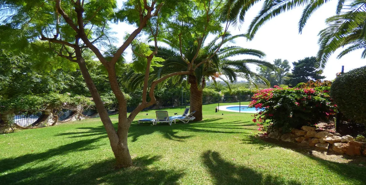 Sale of middle floor apartment in Benalmadena 44