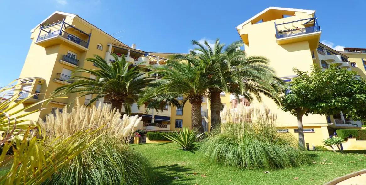 Sale of middle floor apartment in Benalmadena 46