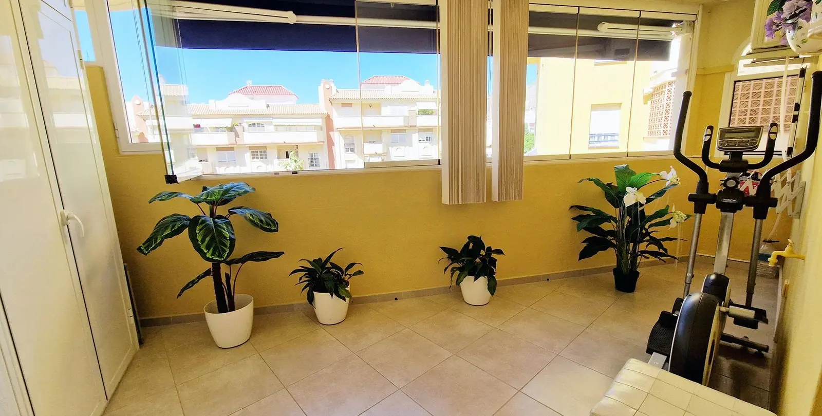 Venta de apartamento en planta media en Benalmadena 1