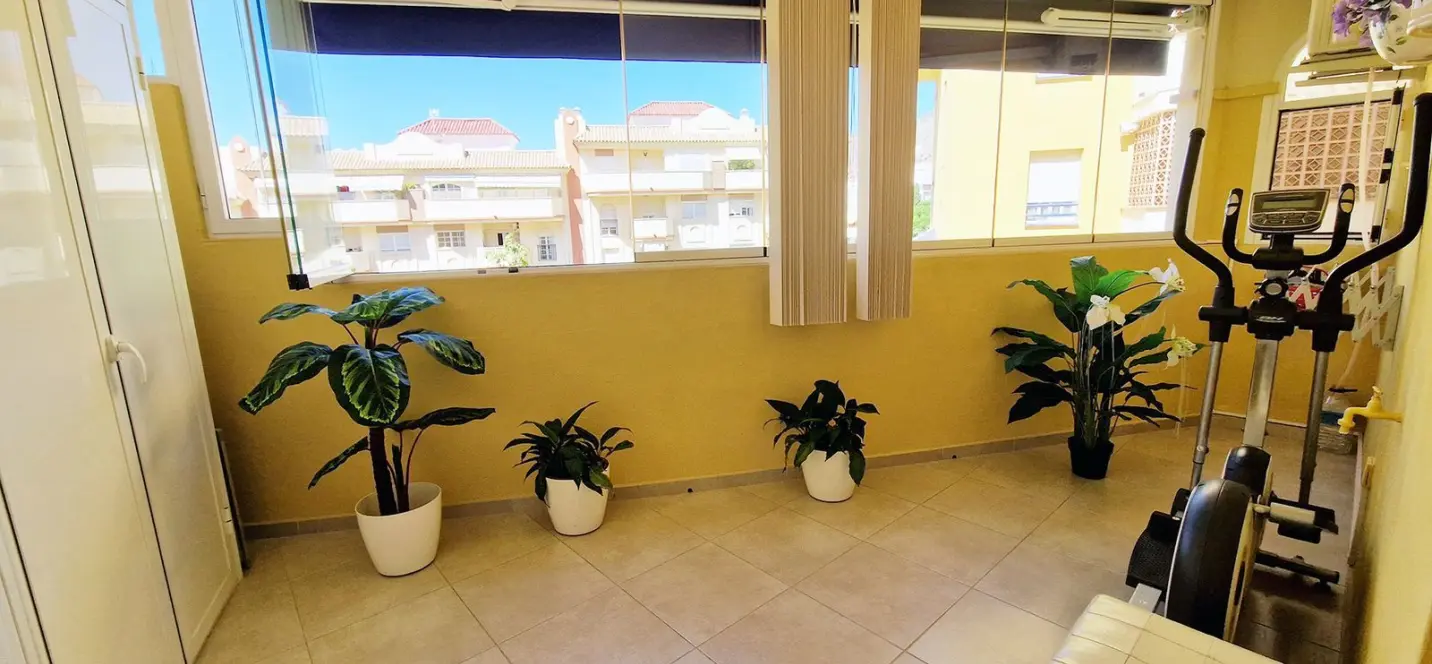 Sale of middle floor apartment in Benalmadena 0