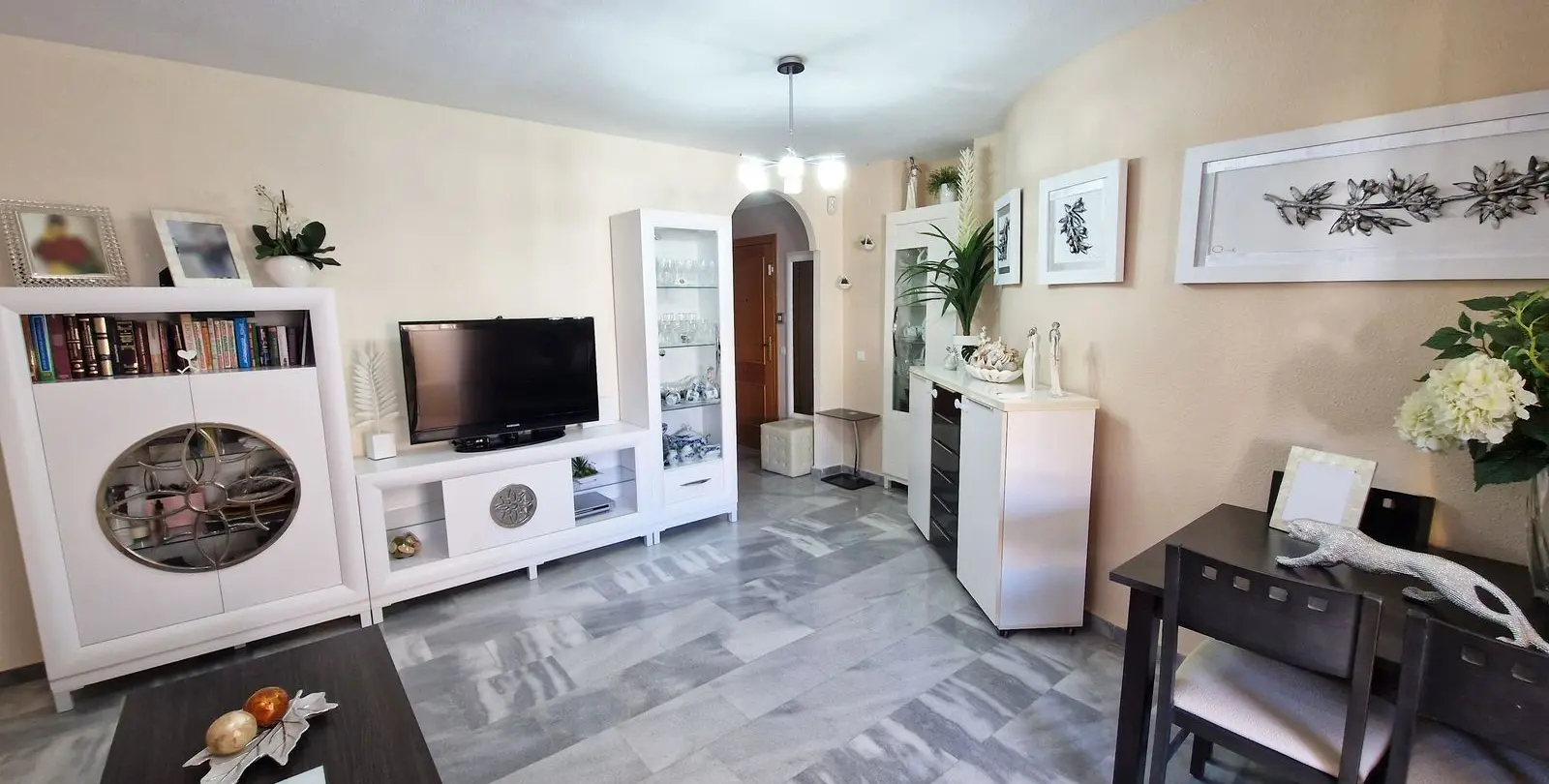 Venta de apartamento en planta media en Benalmadena 2
