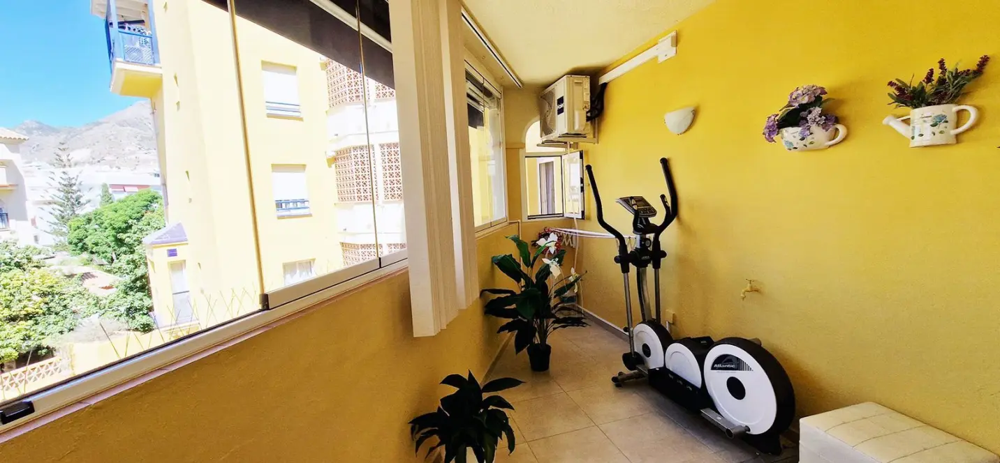 Sale of middle floor apartment in Benalmadena 2