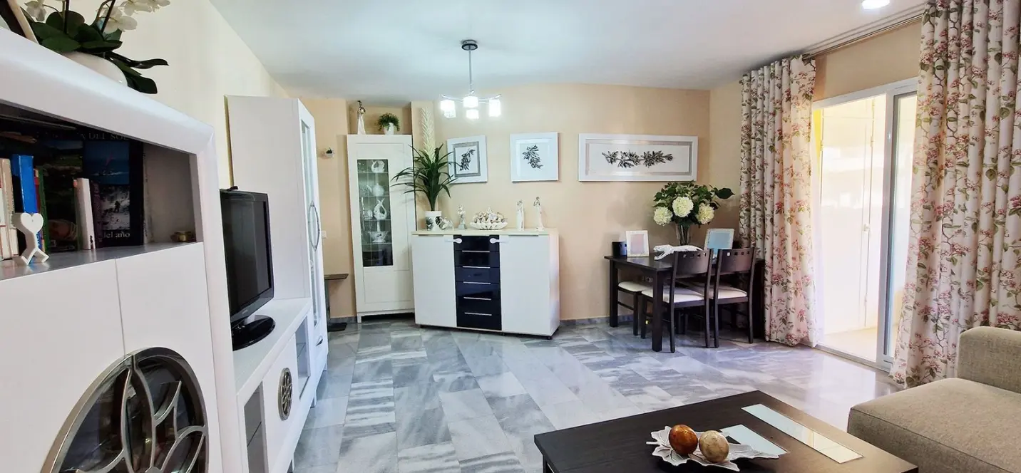 Sale of middle floor apartment in Benalmadena 3
